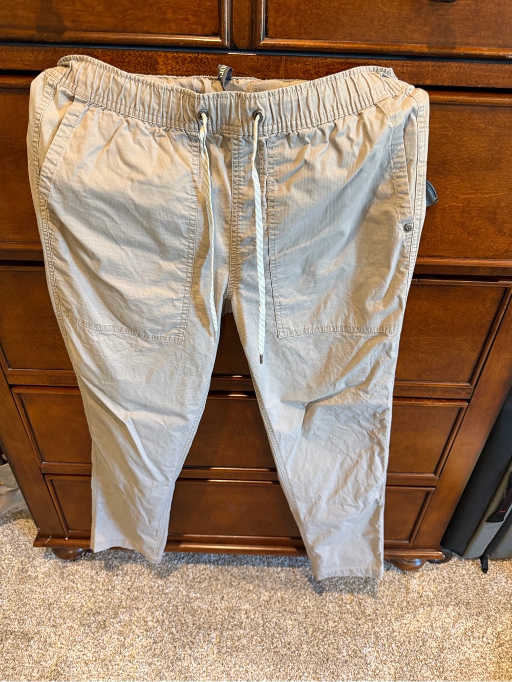 Vuori Men's Light Khaki Elastic Waist Joggers